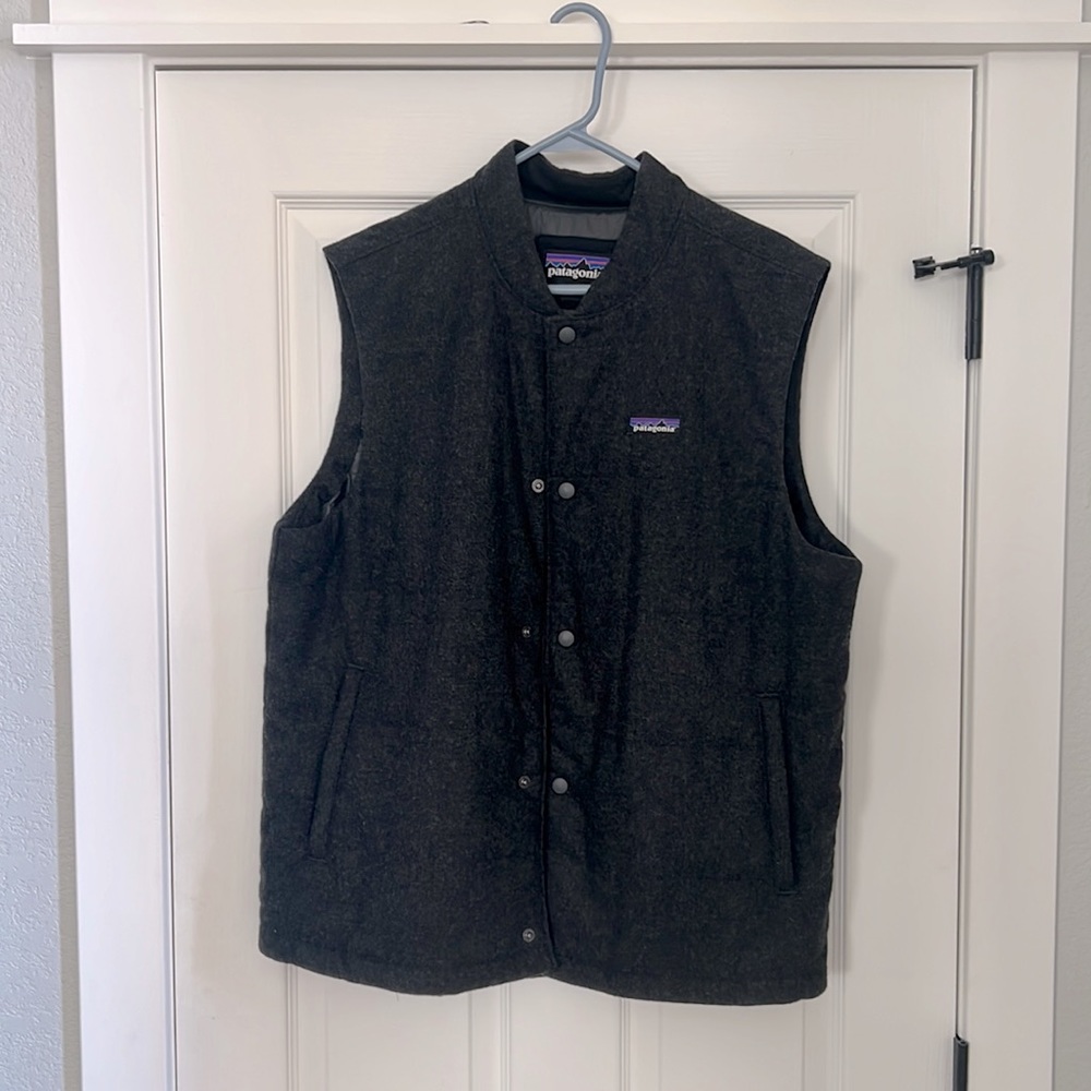 Men’s Patagonia heavy duty vest.